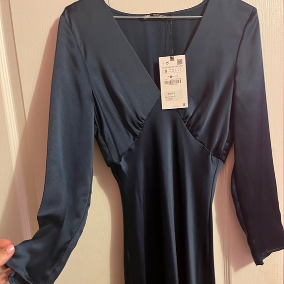 Brand new Zara satin dress - Picture 6 of 9